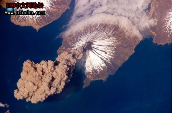 太空观测火山：萨瑞彻瑞火山在云层形成巨洞389 / 作者:伤我心太深 / 帖子ID:6896