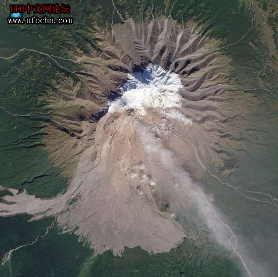 太空观测火山：萨瑞彻瑞火山在云层形成巨洞433 / 作者:伤我心太深 / 帖子ID:6896