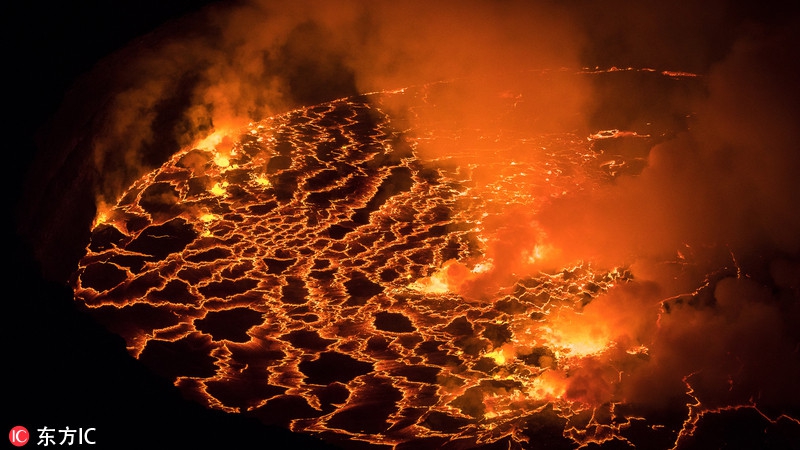 冒险家居然在火山口上玩命露营，厉害了！630 / 作者:UFO外星人爱好者 / 帖子ID:31803