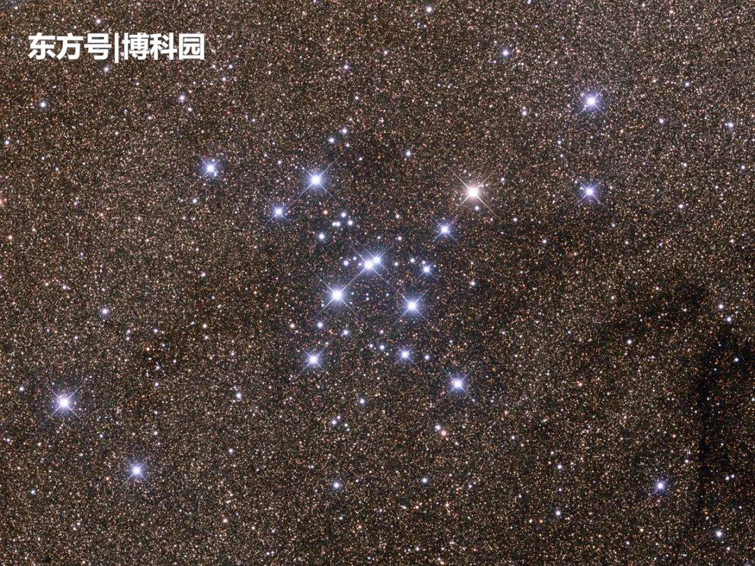 又在银河系中发现一个疏散星团，由大约100颗恒星组成！447 / 作者:贰十岁装成熟装s / 帖子ID:54118