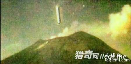 神秘物体坠落：活火山口竟藏UFO基地891 / 作者:UFO外星人爱好者 / 帖子ID:60068