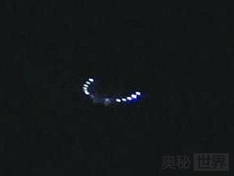 青岛夜空目击到蓝光椭圆形UFO201 / 作者:UFO外星人爱好者 / 帖子ID:58626