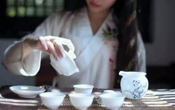 秋季喝什么茶，菊花茶去火、青茶润喉、红茶养阳气318 / 作者:UFO爱好者 / 帖子ID:82091