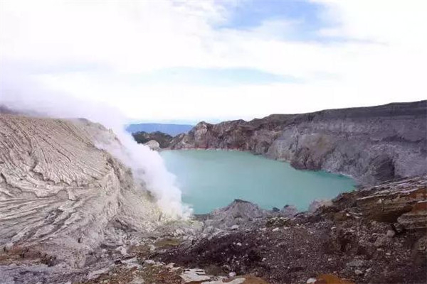 世界上最危险的硫酸湖是什么 卡瓦伊真火山湖（含硫酸）146 / 作者:UFO爱好者 / 帖子ID:95339