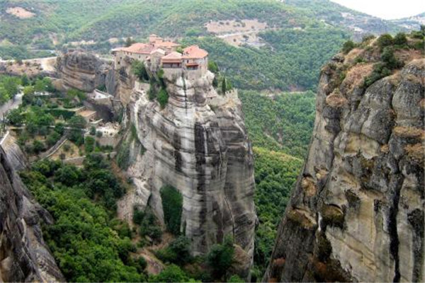 世界十大寺庙排名 悬空寺是中国的寺庙相当特别892 / 作者:UFO爱好者 / 帖子ID:92584