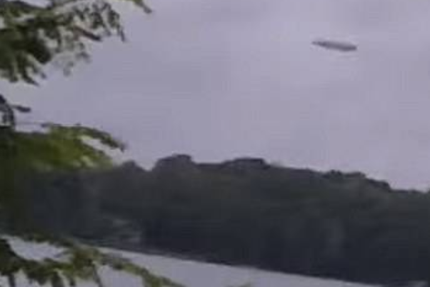 美国北卡州湖上空惊现UFO:固特异飞艇，二十万播放量792 / 作者:UFO爱好者 / 帖子ID:80044